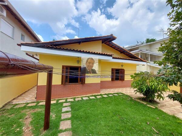 Casa de Condomínio à venda e aluguel com 3 quartos, 237m² - Foto 1