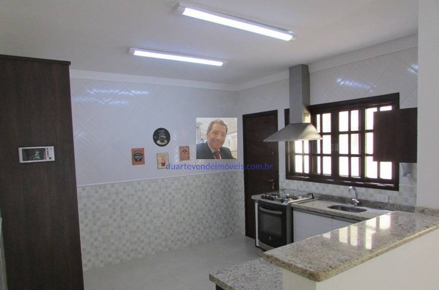 Casa à venda com 3 quartos, 230m² - Foto 11