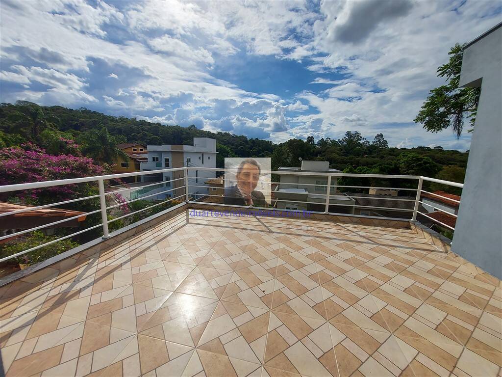 Casa à venda e aluguel com 3 quartos, 260m² - Foto 1