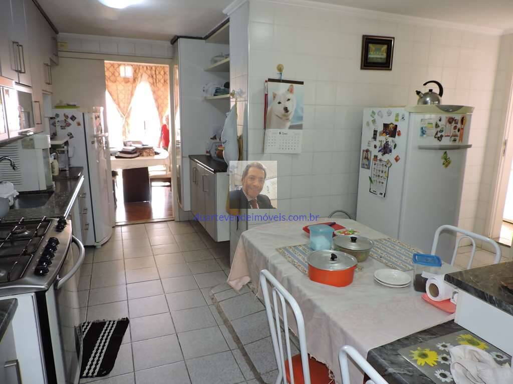 Casa à venda com 6 quartos, 180m² - Foto 4