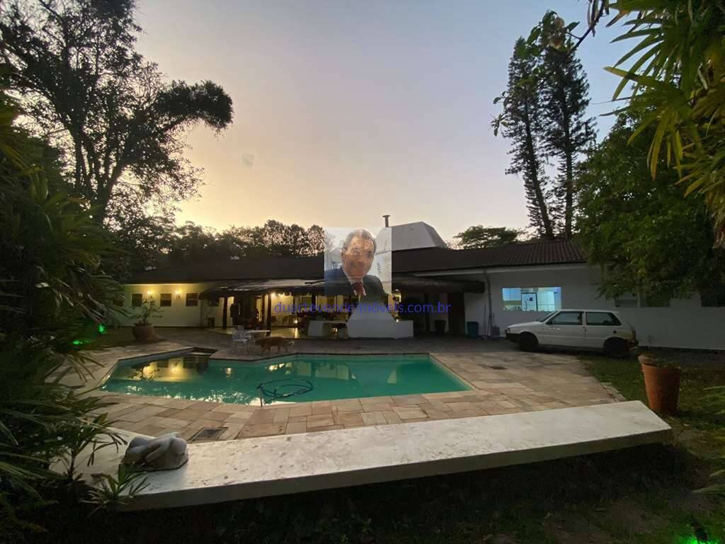 Casa à venda e aluguel com 7 quartos, 774m² - Foto 1