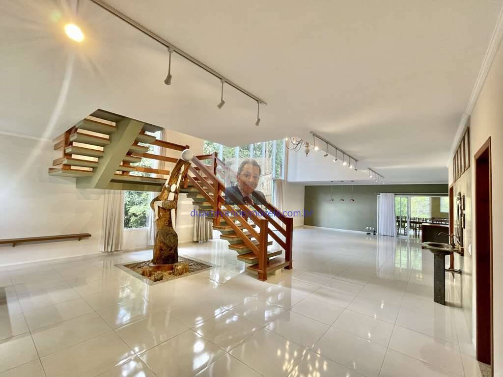 Casa para alugar com 4 quartos, 585m² - Foto 11