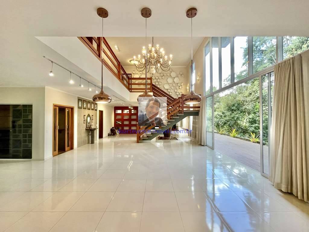 Casa para alugar com 4 quartos, 585m² - Foto 14