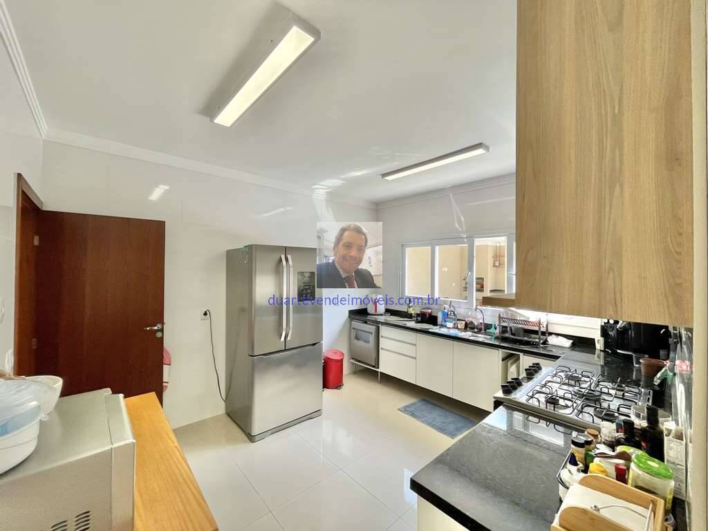 Casa à venda com 4 quartos, 358m² - Foto 15