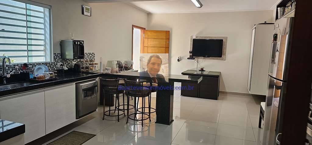 Casa à venda com 3 quartos, 358m² - Foto 14