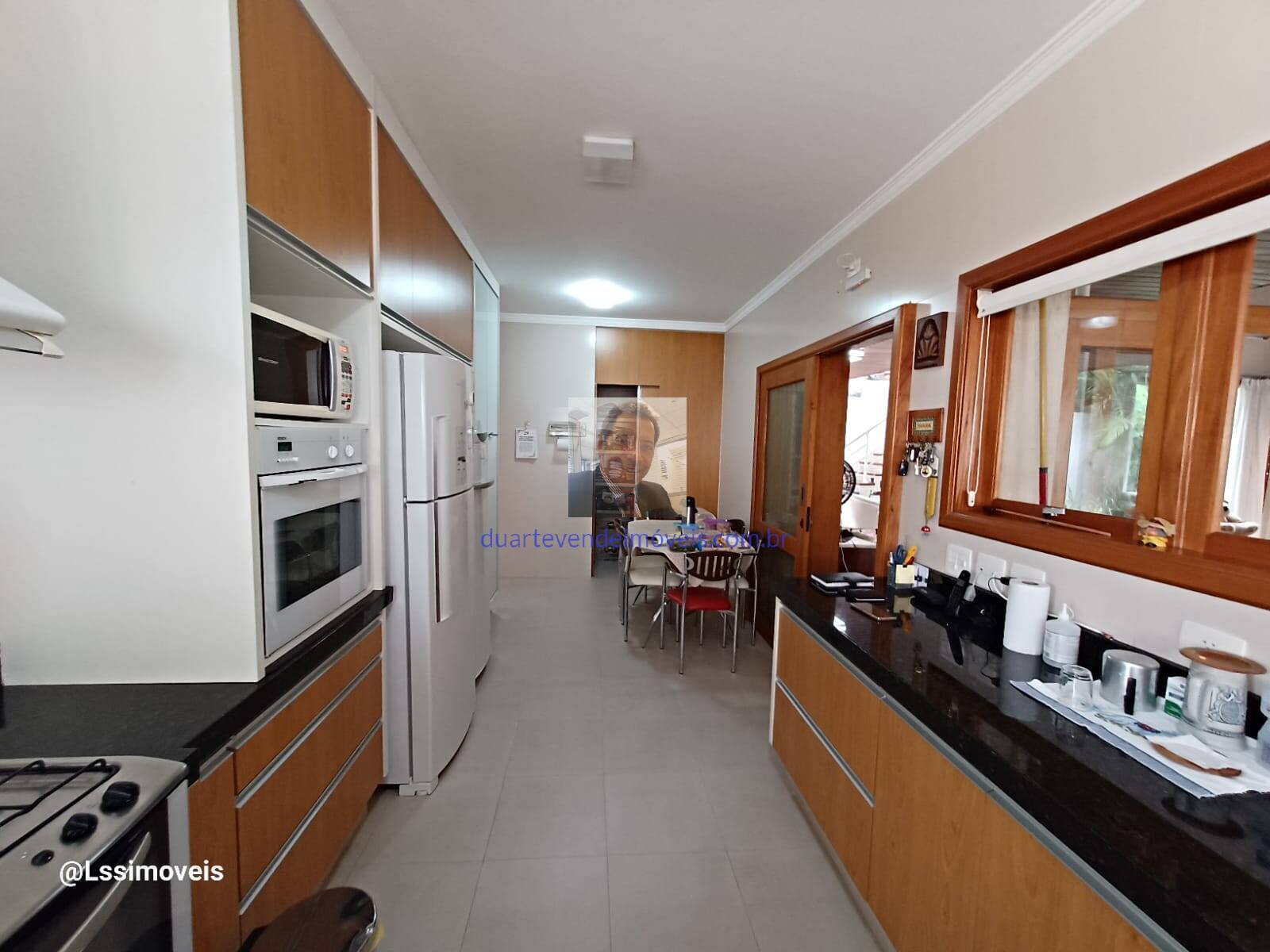 Casa de Condomínio à venda com 3 quartos, 335m² - Foto 4