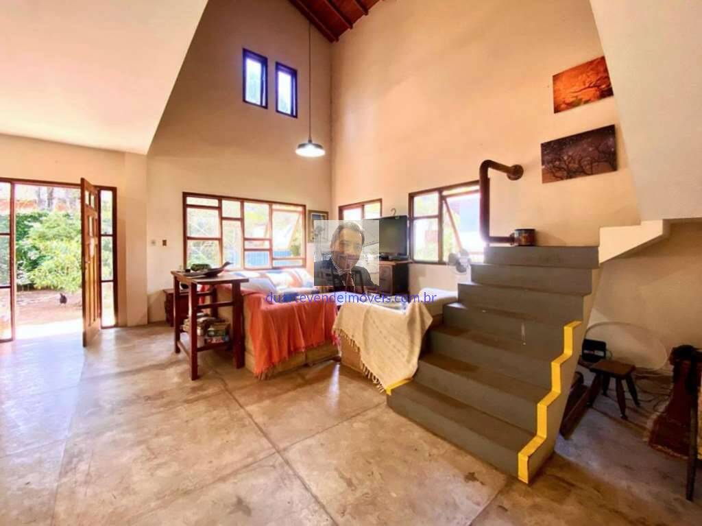 Casa à venda com 4 quartos, 303m² - Foto 1