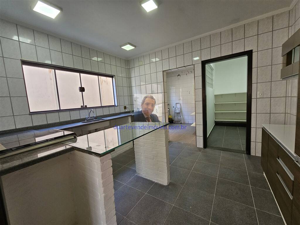 Casa de Condomínio para alugar com 5 quartos, 260m² - Foto 12