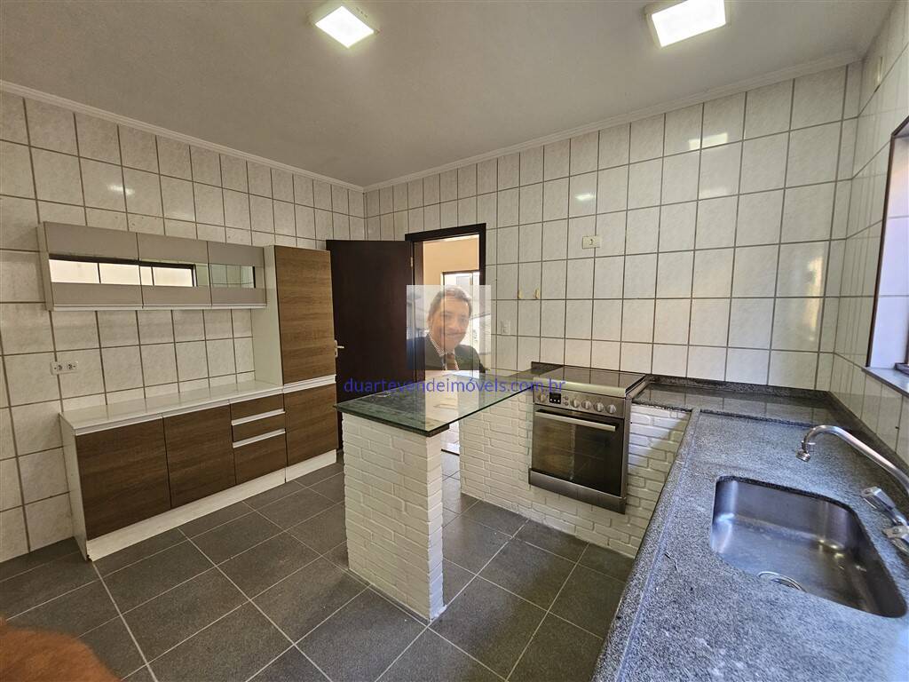 Casa de Condomínio para alugar com 5 quartos, 260m² - Foto 11