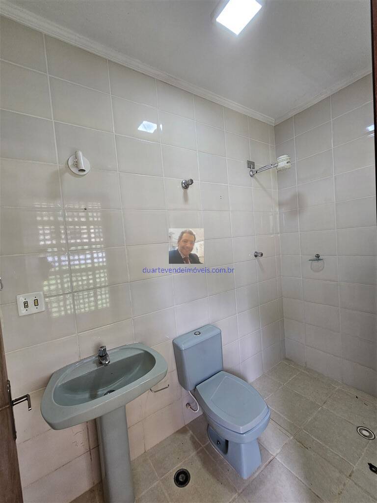 Casa de Condomínio para alugar com 5 quartos, 260m² - Foto 51