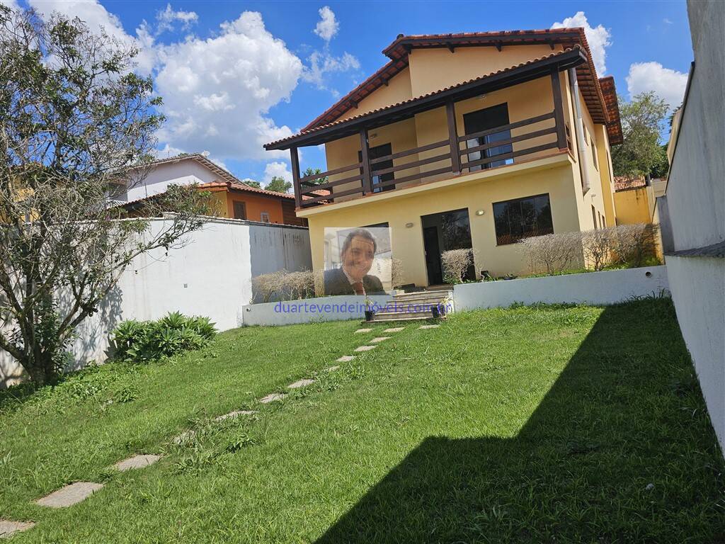 Casa de Condomínio para alugar com 5 quartos, 260m² - Foto 1