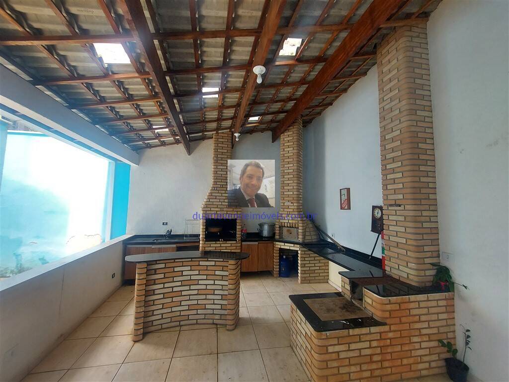 Casa de Condomínio à venda com 3 quartos, 221m² - Foto 3