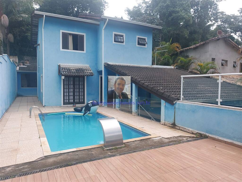 Casa de Condomínio à venda com 3 quartos, 221m² - Foto 1