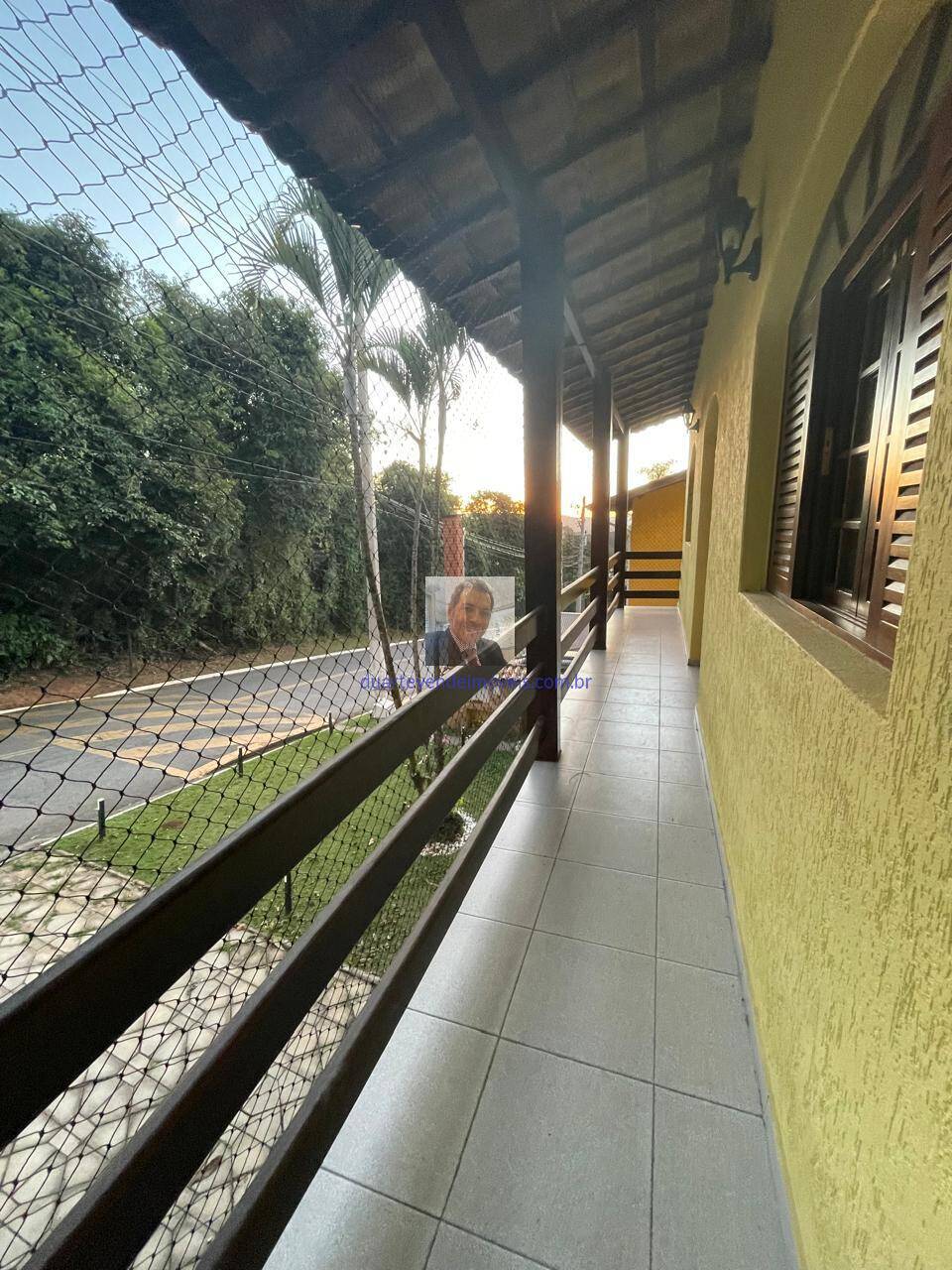 Casa de Condomínio para alugar com 4 quartos, 292m² - Foto 2