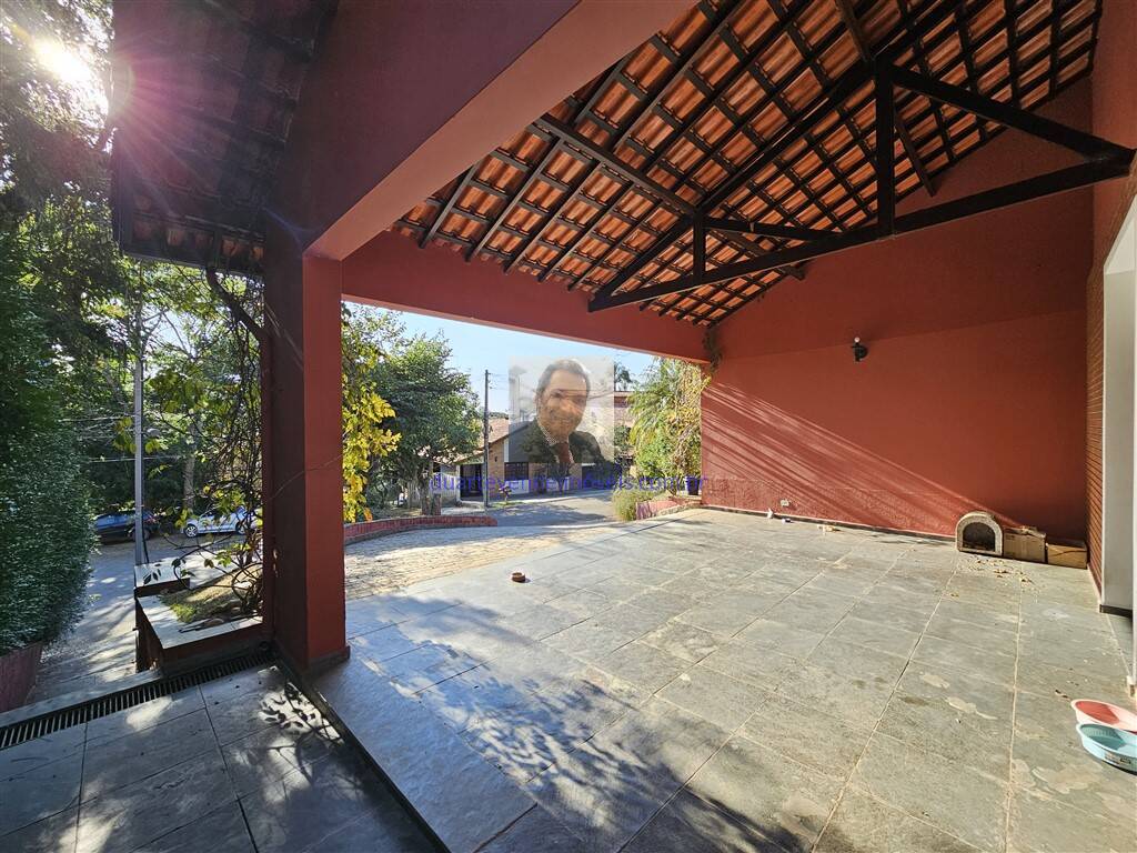 Casa de Condomínio à venda com 3 quartos, 235m² - Foto 2