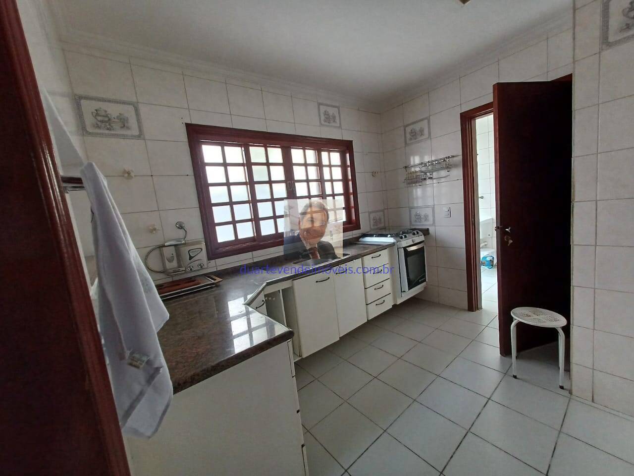 Casa de Condomínio à venda e aluguel com 3 quartos, 490m² - Foto 31