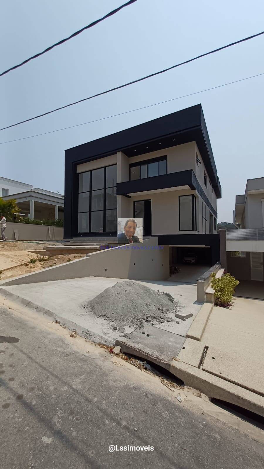 Casa de Condomínio à venda com 4 quartos, 720m² - Foto 1