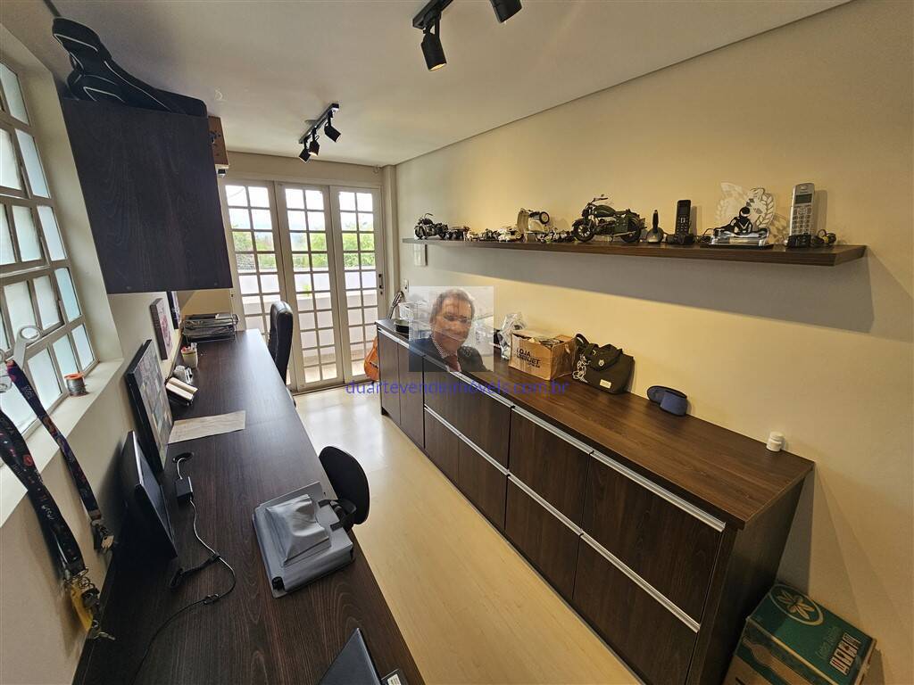 Casa de Condomínio para alugar com 4 quartos, 500m² - Foto 32