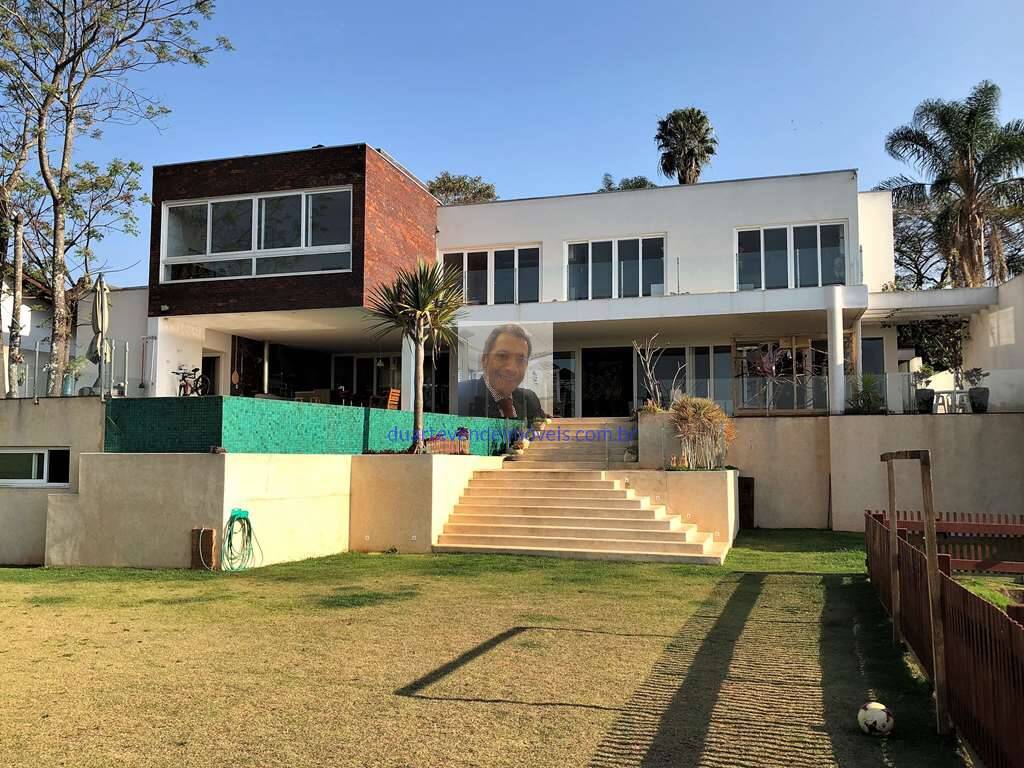 Casa para alugar com 4 quartos, 550m² - Foto 1