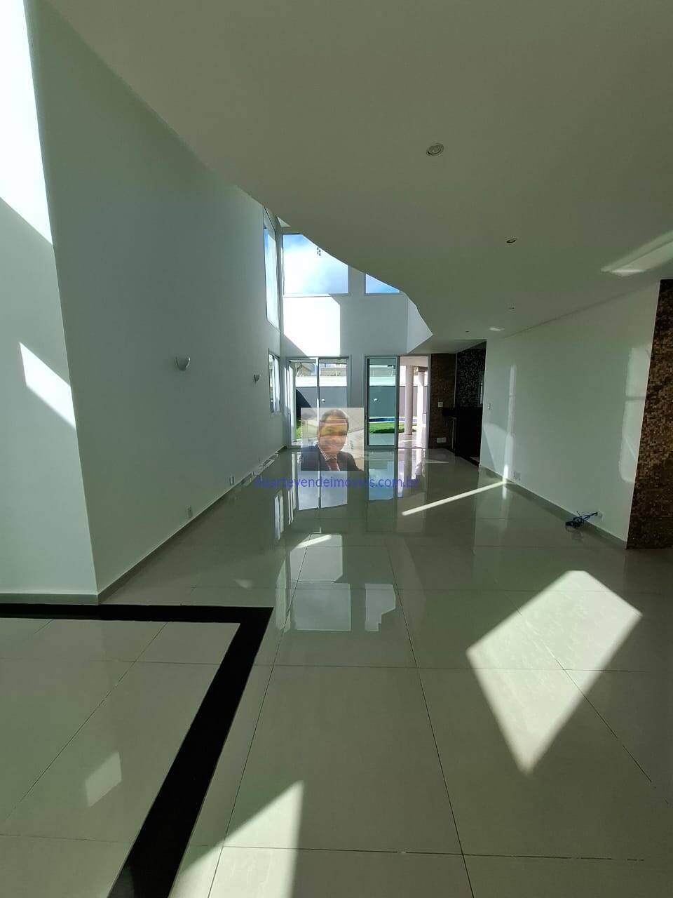 Casa para alugar com 5 quartos, 380m² - Foto 3