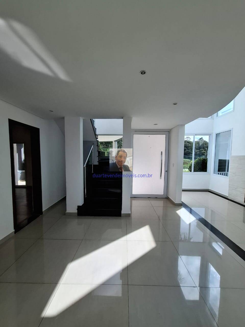 Casa para alugar com 5 quartos, 380m² - Foto 9