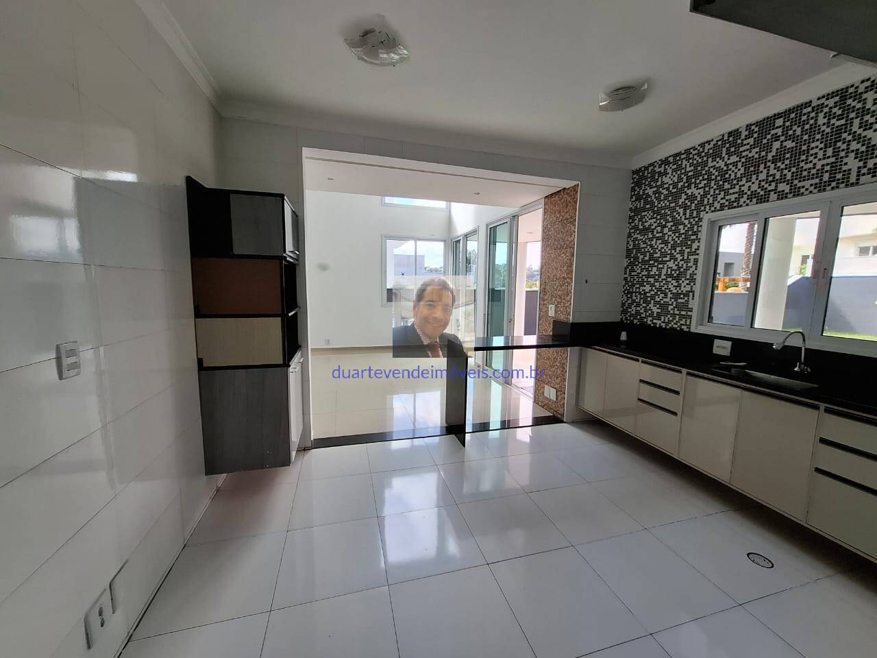 Casa para alugar com 5 quartos, 380m² - Foto 13