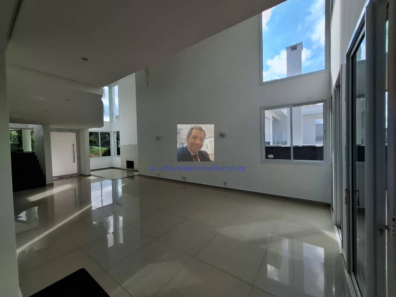 Casa para alugar com 5 quartos, 380m² - Foto 11