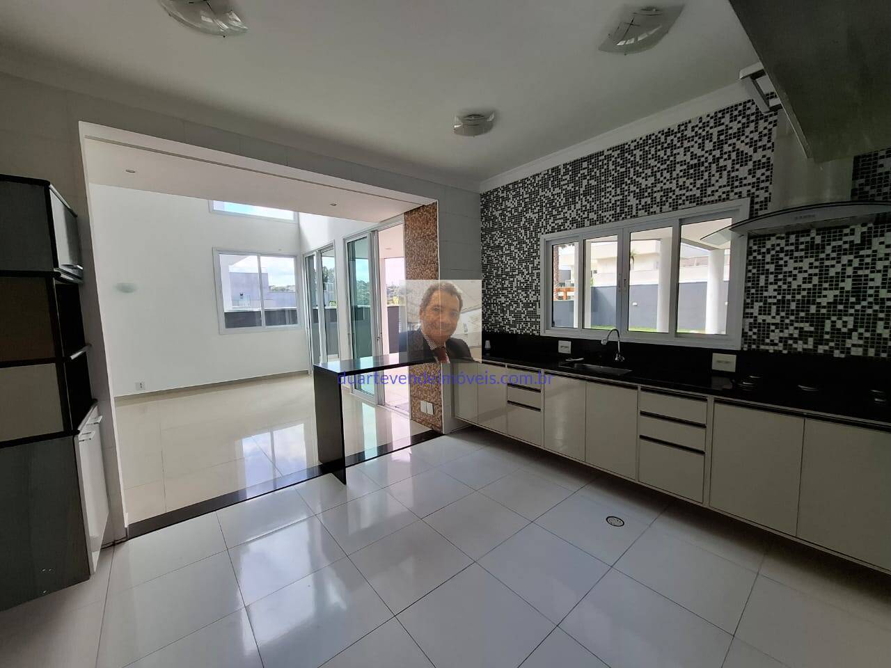 Casa para alugar com 5 quartos, 380m² - Foto 12