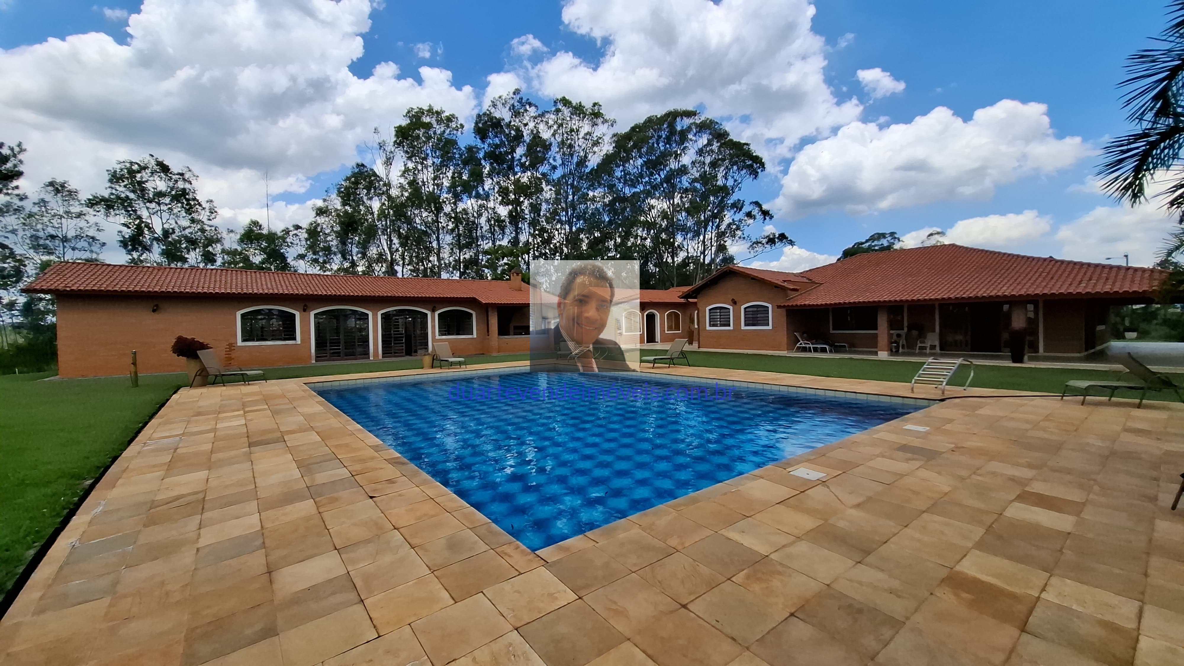 Fazenda à venda com 5 quartos, 1400m² - Foto 2